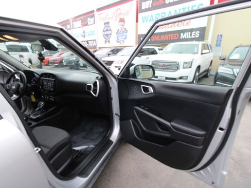 Used 2020 Kia Soul S image 25