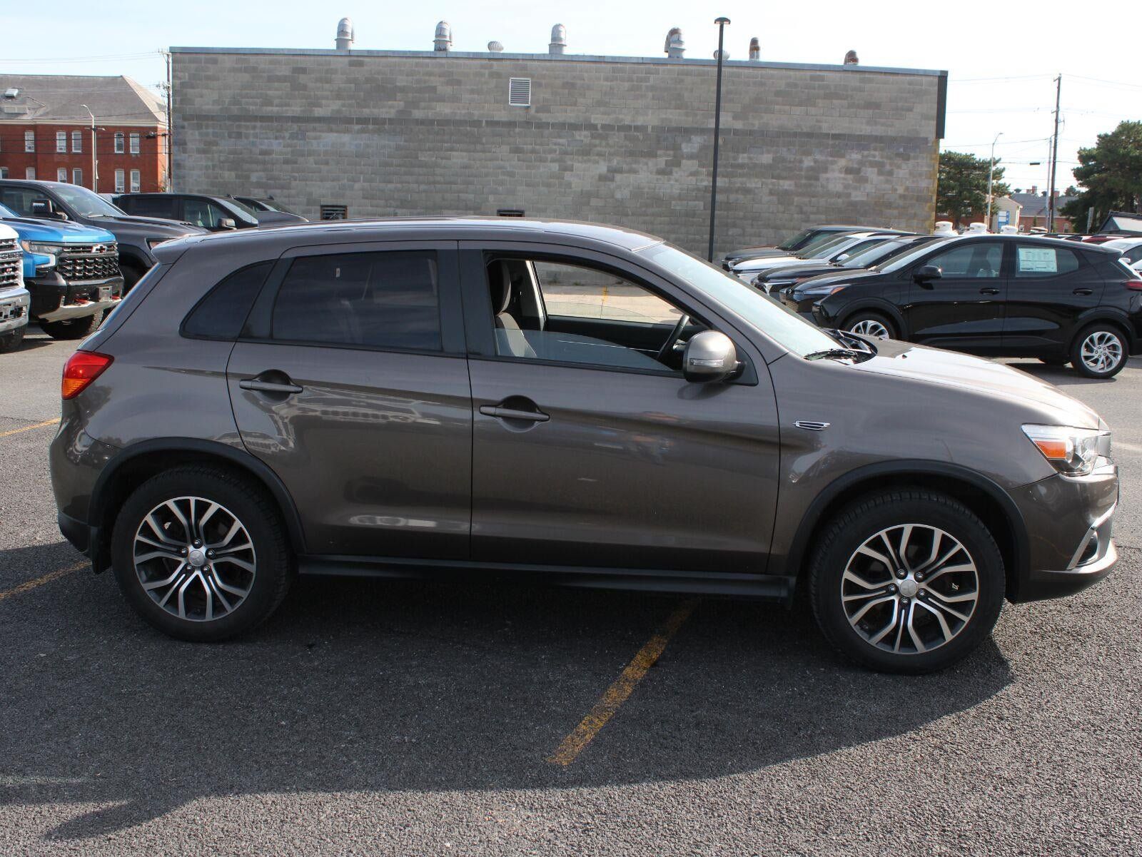 Used 2017 Mitsubishi Outlander Sport LE AWD/4WD image 4
