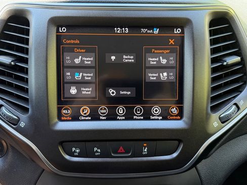 Used 2020 Jeep Cherokee Trailhawk AWD/4WD image 23