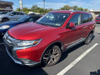 Used 2018 Mitsubishi Outlander SEL image 1