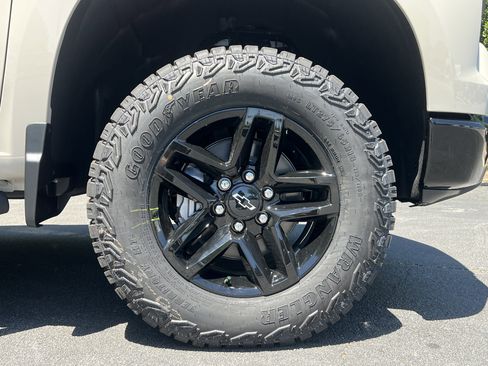 New 2026 Chevrolet Silverado 1500 Custom Trail Boss w/ LPO, Dark Essentials Package AWD/4WD image 42