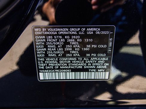 Used 2024 Volkswagen Atlas Cross Sport SEL R-Line AWD/4WD image 28