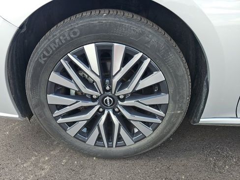 Used 2024 Nissan Altima 2.5 SV image 14