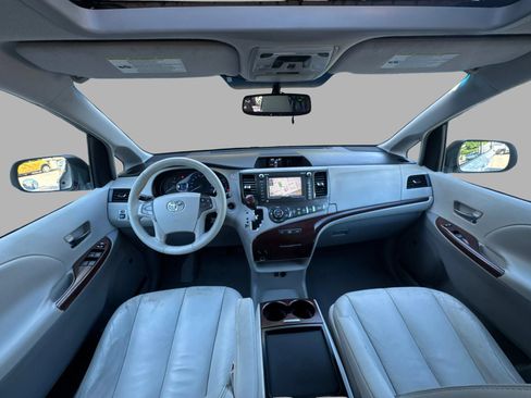 Used 2011 Toyota Sienna XLE w/ XLE Navigation Pkg FWD image 41