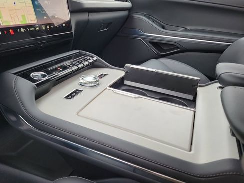 New 2026 Lincoln Navigator Premiere image 29