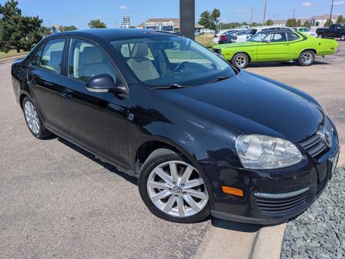 Used 2010 Volkswagen Jetta Wolfsburg Edition FWD image 3