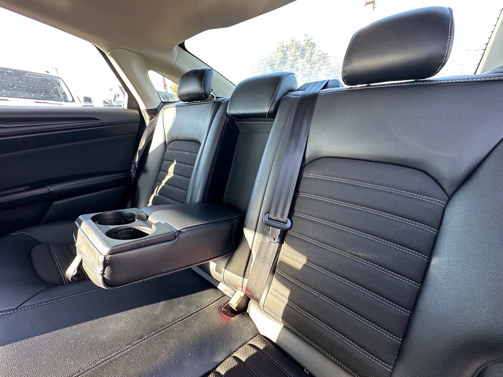Used 2018 Ford Fusion SE w/ Equipment Group 201A FWD image 19