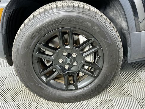 Used 2020 Land Rover Defender 110 SE image 31