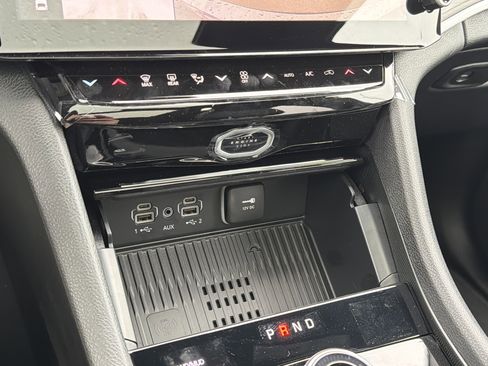 New 2026 Jeep Grand Cherokee L Limited w/ Luxury Tech Group II AWD/4WD image 23