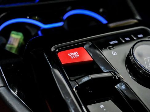 Used 2025 BMW M5 w/ Carbon Package image 17