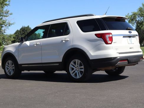 Used 2019 Ford Explorer XLT w/ Equipment Group 202A AWD/4WD image 7
