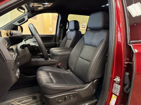 Used 2025 Chevrolet Tahoe RST w/ Comfort Package AWD/4WD image 8