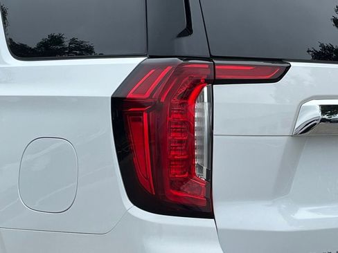 Used 2024 GMC Yukon SLT RWD image 32