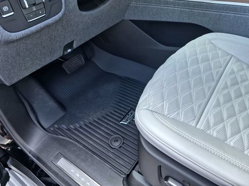 Certified 2026 Cadillac Escalade Platinum Sport w/ LPO, Floor Liner Package AWD/4WD image 21