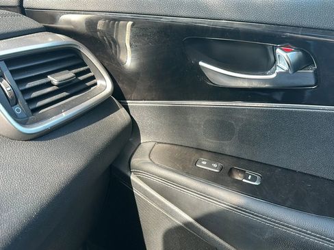 Used 2016 Kia Sorento LX image 40