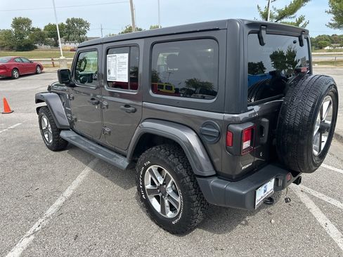Used 2019 Jeep Wrangler Unlimited Sahara image 21