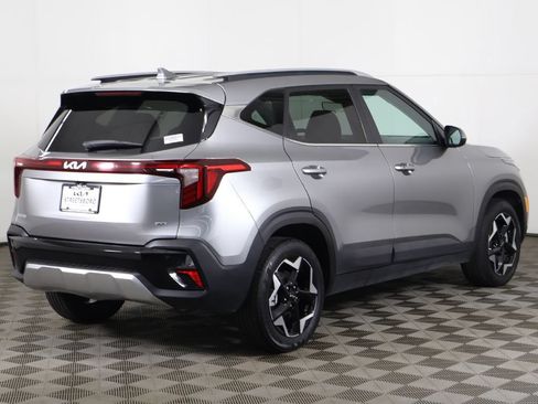 Used 2024 Kia Seltos EX AWD/4WD image 11