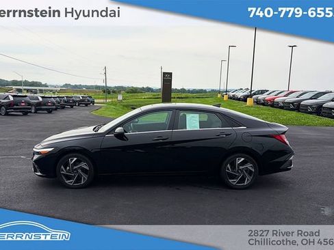 Used 2025 Hyundai Elantra Limited FWD image 4