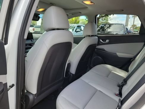 Used 2022 Hyundai Kona Limited AWD/4WD image 14