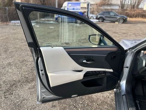 Certified 2024 Lexus ES 300h w/ Luxury Package image 12