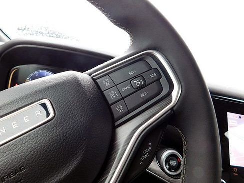 Used 2023 Jeep Wagoneer L Series II image 22