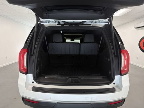 Used 2024 GMC Yukon XL Denali w/ Advanced Technology Package RWD image 8