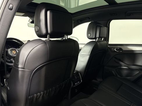 Certified 2025 Porsche Macan image 25