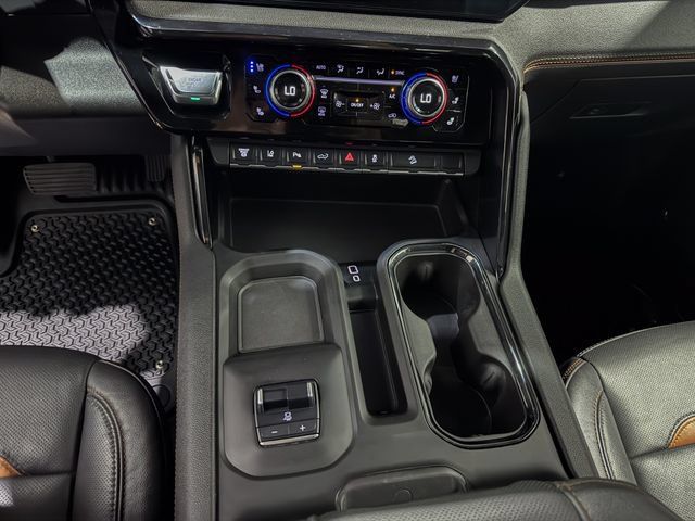 Used 2025 GMC Sierra 3500 AT4 w/ AT4 Premium Plus Package AWD/4WD image 14