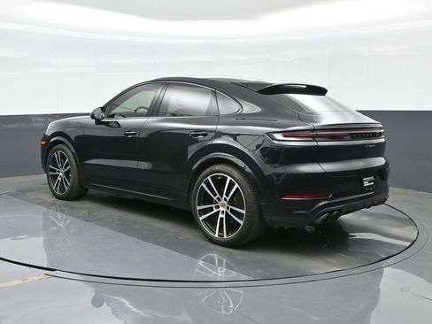 Certified 2024 Porsche Cayenne Coupe AWD/4WD image 3