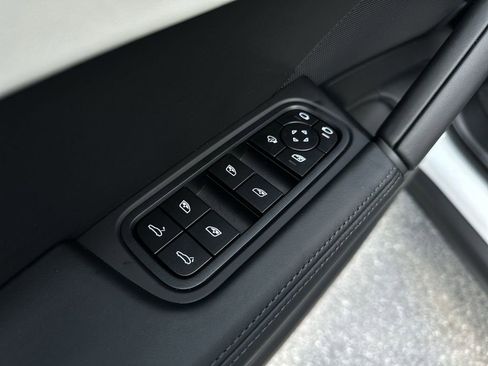 New 2025 Porsche Cayenne image 17