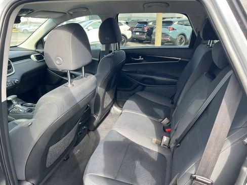 Used 2020 Kia Sorento LX image 7