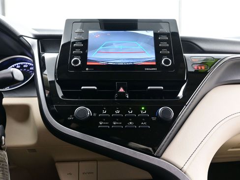 Used 2021 Toyota Camry LE image 17