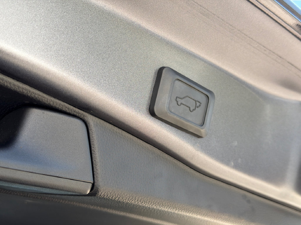 Used 2023 Toyota RAV4 XLE Premium AWD/4WD image 9