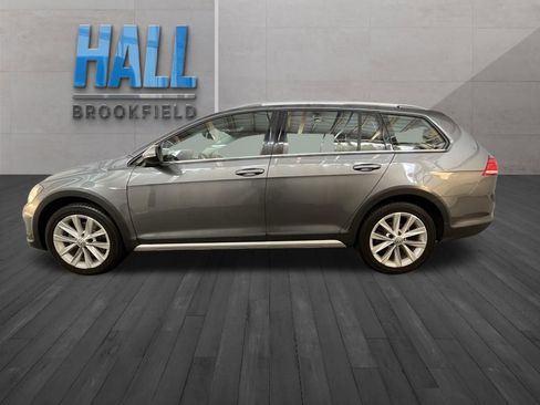 Used 2019 Volkswagen Golf Alltrack S image 2