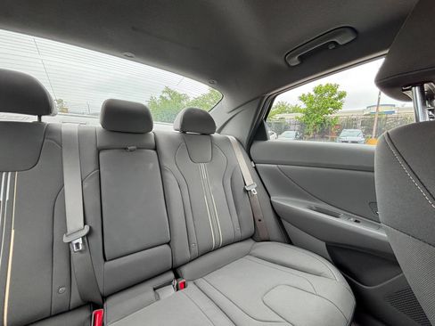 Used 2025 Hyundai Elantra SEL FWD image 34