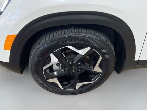 Certified 2025 Kia Seltos EX w/ EX Sunroof Package image 31