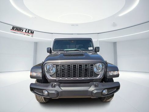 New 2025 Jeep Gladiator Sport image 7