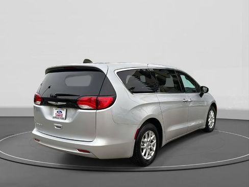 Used 2023 Chrysler Voyager LX FWD image 6