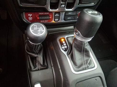 Used 2025 Jeep Wrangler Unlimited Rubicon 4xe w/ Convenience Group AWD/4WD image 14