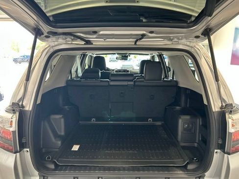 Used 2021 Toyota 4Runner SR5 Premium w/ Moonroof Package AWD/4WD image 17