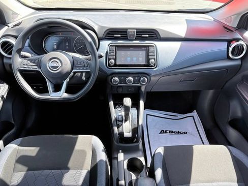 Used 2025 Nissan Versa SV FWD image 8