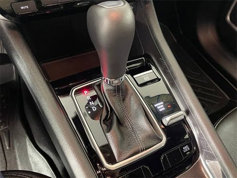 Used 2024 Jeep Compass Latitude image 10