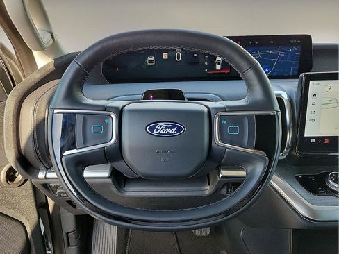 Used 2025 Ford Expedition Platinum image 20