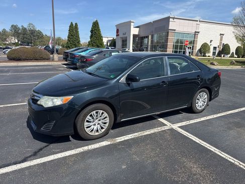 Used 2012 Toyota Camry LE image 4