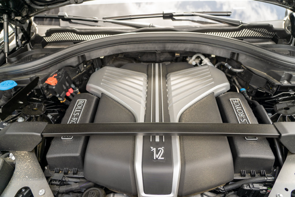 Used 2025 Rolls-Royce Cullinan AWD/4WD image 12