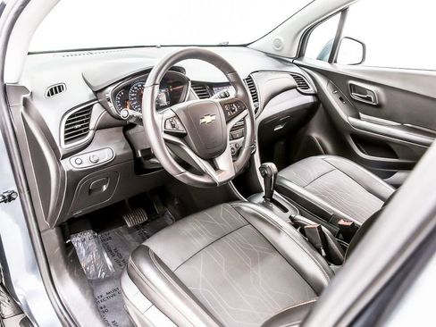Used 2022 Chevrolet Trax LT w/ LT Convenience Package FWD image 25