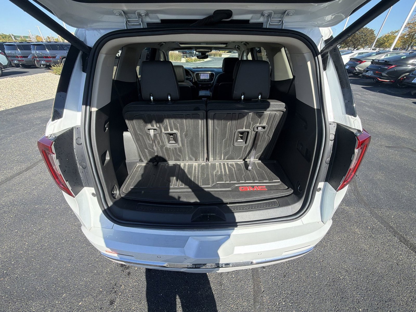 Used 2023 GMC Acadia Denali w/ Denali Ultimate Package AWD/4WD image 27