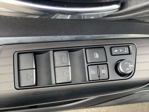 Certified 2024 Toyota Venza Nightshade image 13