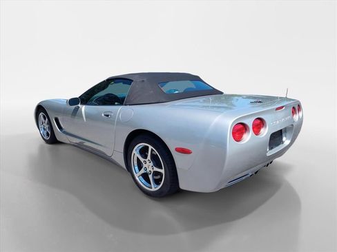 Used 2004 Chevrolet Corvette Convertible w/ Preferred Equipment Group RWD image 3