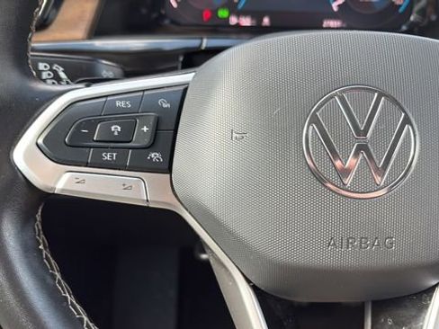 Used 2025 Volkswagen Atlas SE AWD/4WD image 14